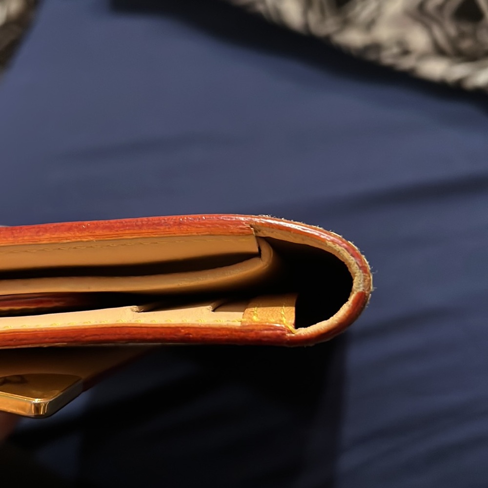 Authentic Louis Vuitton international wallet. - Picture 10 of 12